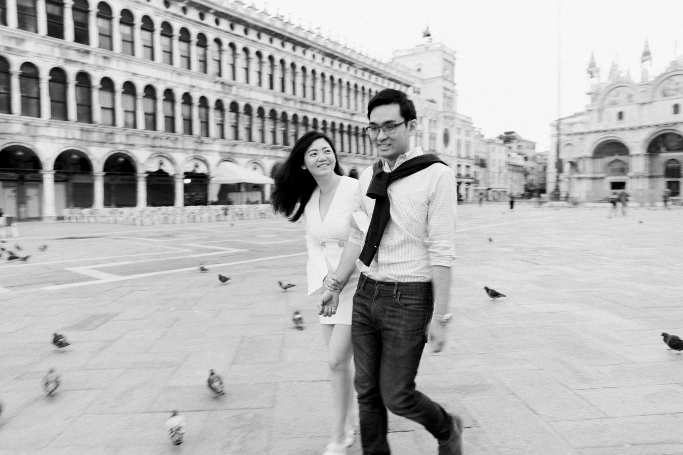 Couple Photos Venice Romantic walk photoshoot in Venice in October