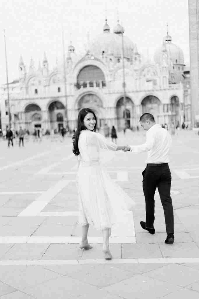 Honeymoon in Venice Elegant Couple Photos Summer Holiday in Italy