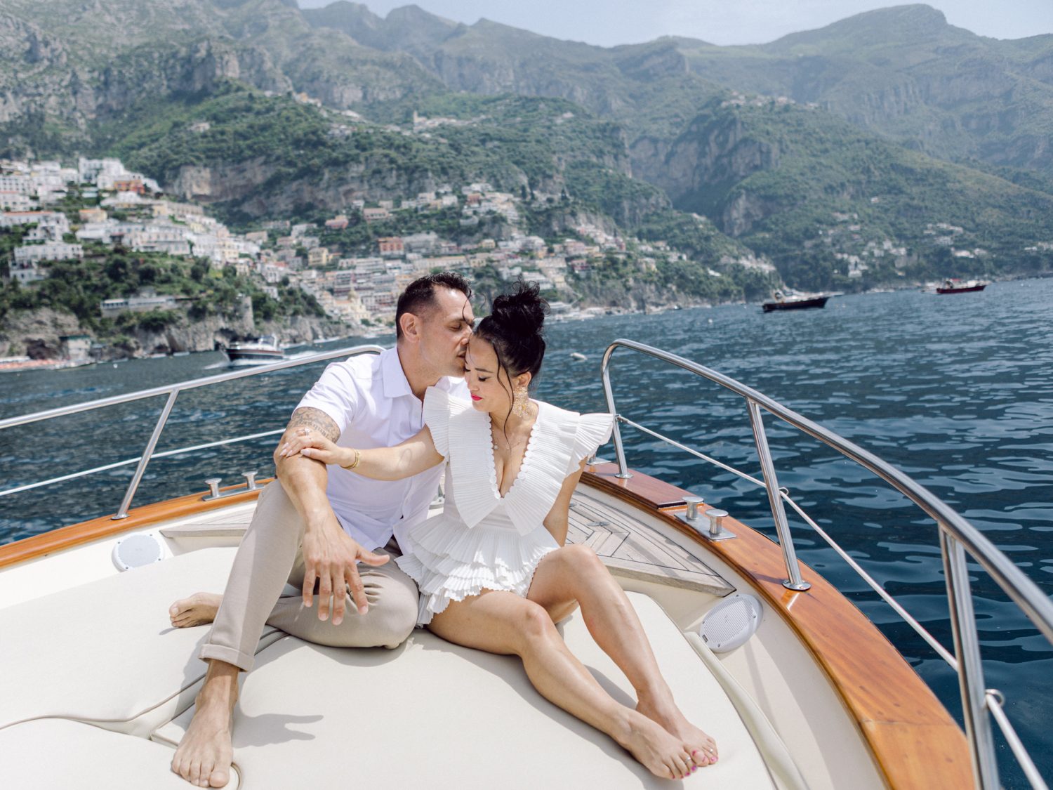 Exploring-the-Amalfi-Coast-A-romantic-boat-ride-for-two
