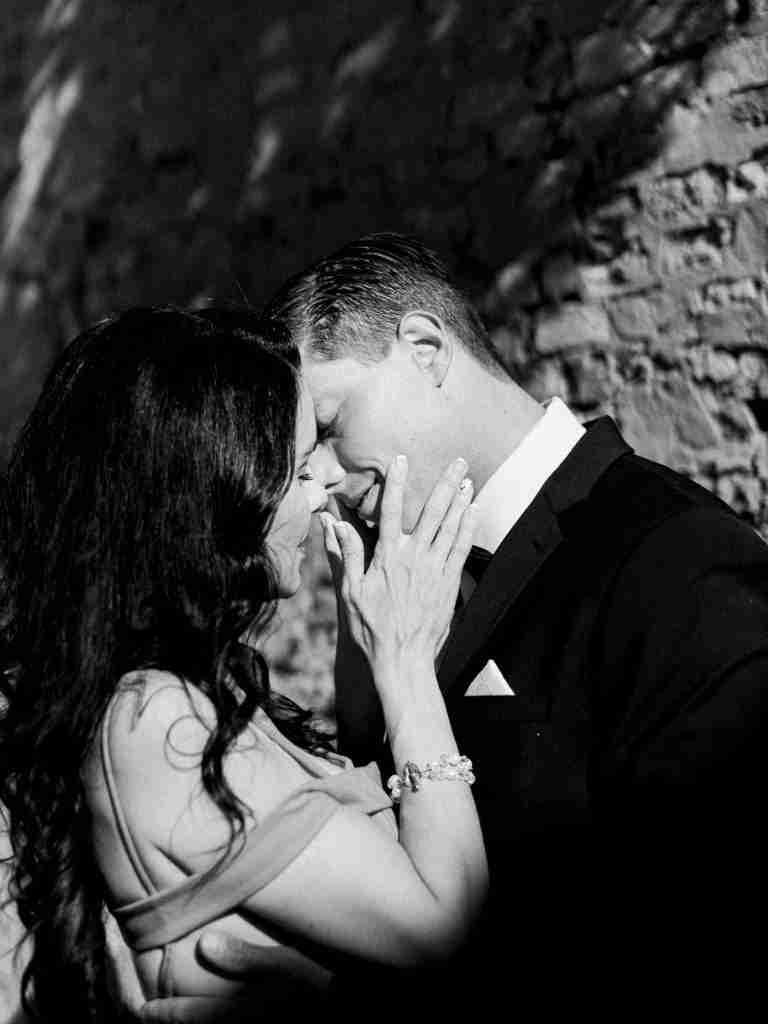 Couple-photoshoot-exploring-San-Polo-in-Venice-before-heading-to-the-Opera