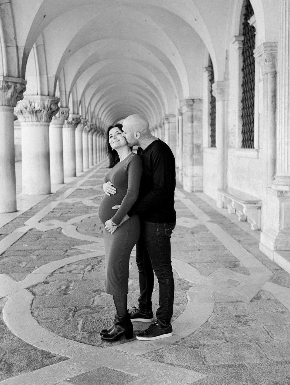 Maternity-Photoshoot-Venice-with-Gondola-Ride