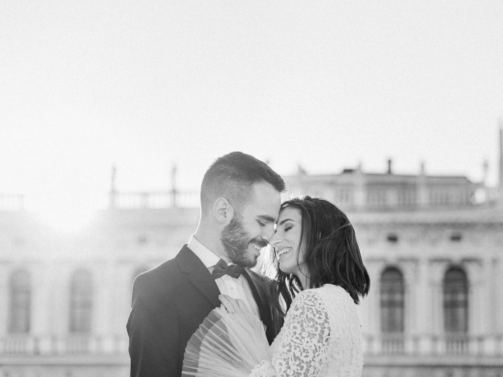 Winter-Elopement-in-Venice-February-romance-Carnival