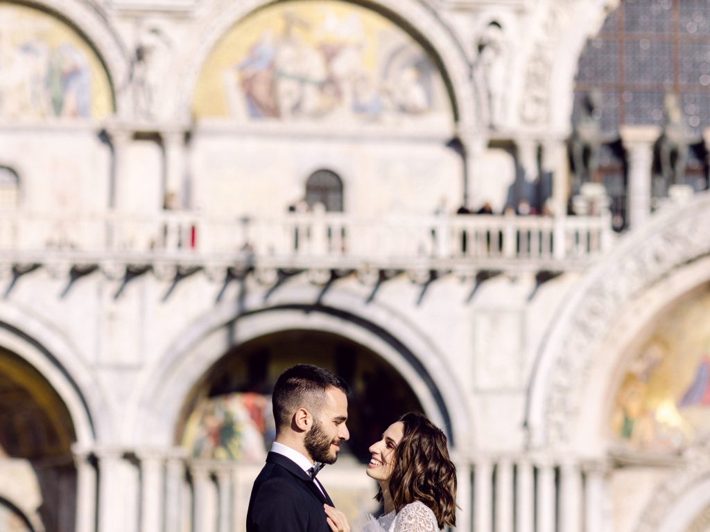 Winter-Elopement-in-Venice-February-romance-Carnival