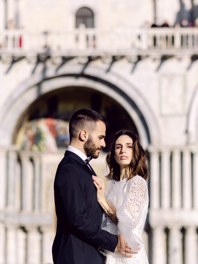 Winter-Elopement-in-Venice-February-romance-Carnival