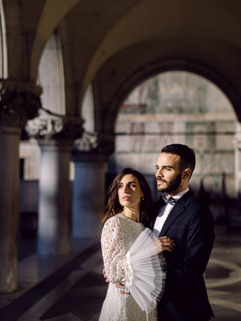 Winter-Elopement-in-Venice-February-romance-Carnival