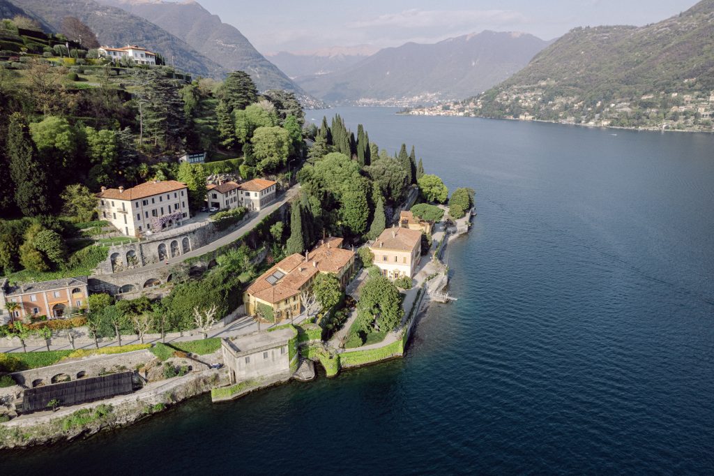 Lake-Como-honeymoon-photoshoot-in-Bellagio-Villa-Melzi-d'Eril-Italy-Couple-Photoshoot