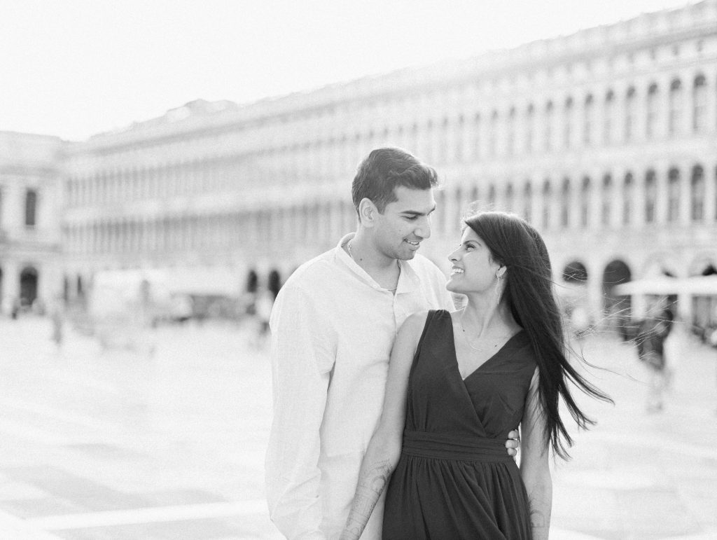 Sunny-Spring-photoshoot-in-Venice-to-kick-off-the-honeymoon