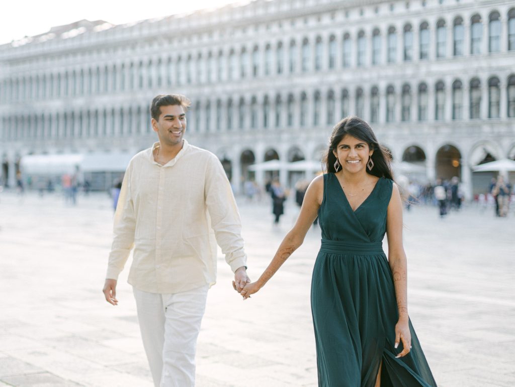Sunny-Spring-photoshoot-in-Venice-to-kick-off-the-honeymoon