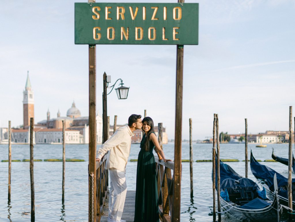 Sunny-Spring-photoshoot-in-Venice-to-kick-off-the-honeymoon