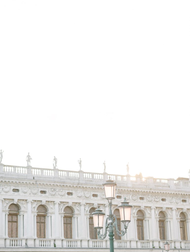 Sunny-Spring-photoshoot-in-Venice-to-kick-off-the-honeymoon
