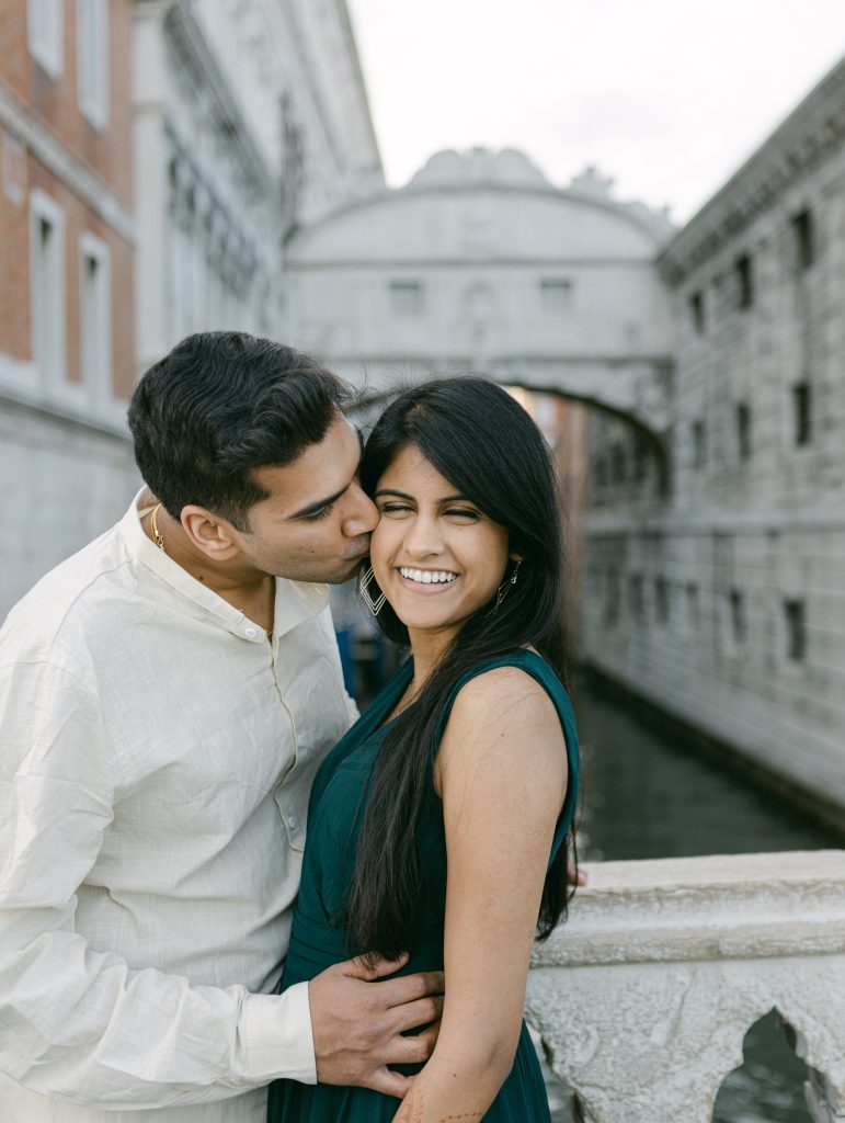Sunny-Spring-photoshoot-in-Venice-to-kick-off-the-honeymoon