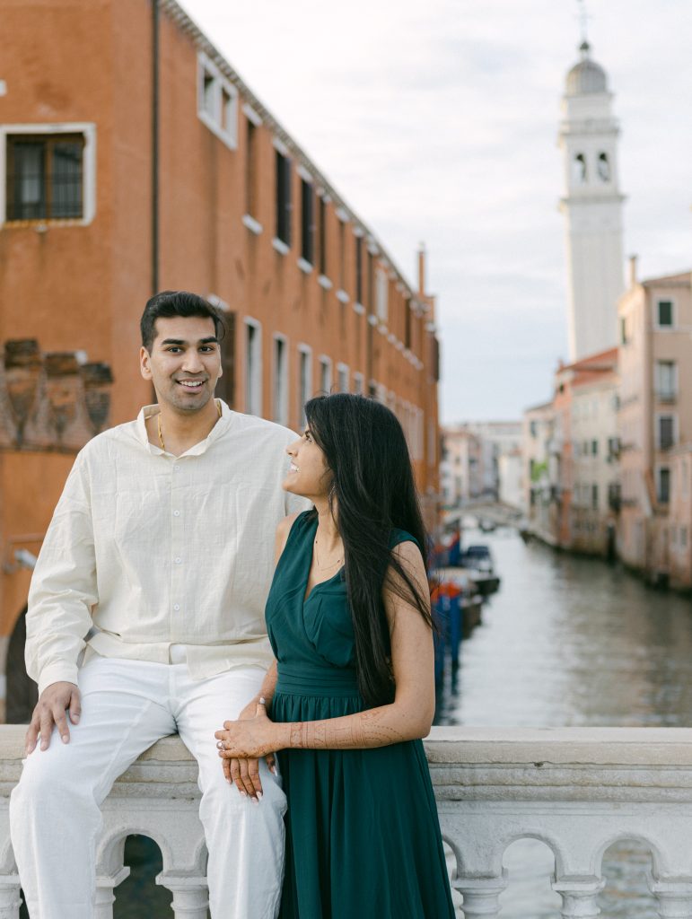 Sunny-Spring-photoshoot-in-Venice-to-kick-off-the-honeymoon
