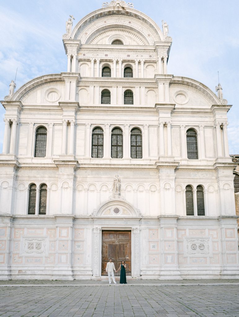 Sunny-Spring-photoshoot-in-Venice-to-kick-off-the-honeymoon