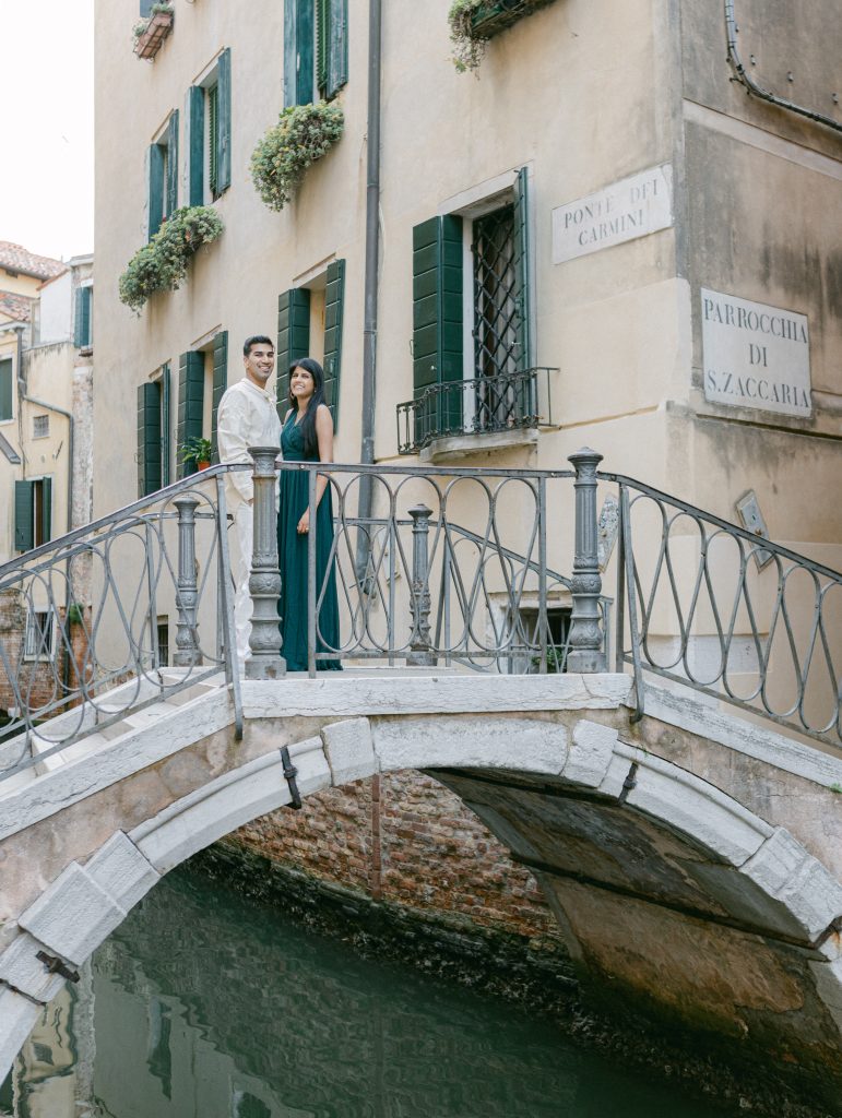Sunny-Spring-photoshoot-in-Venice-to-kick-off-the-honeymoon