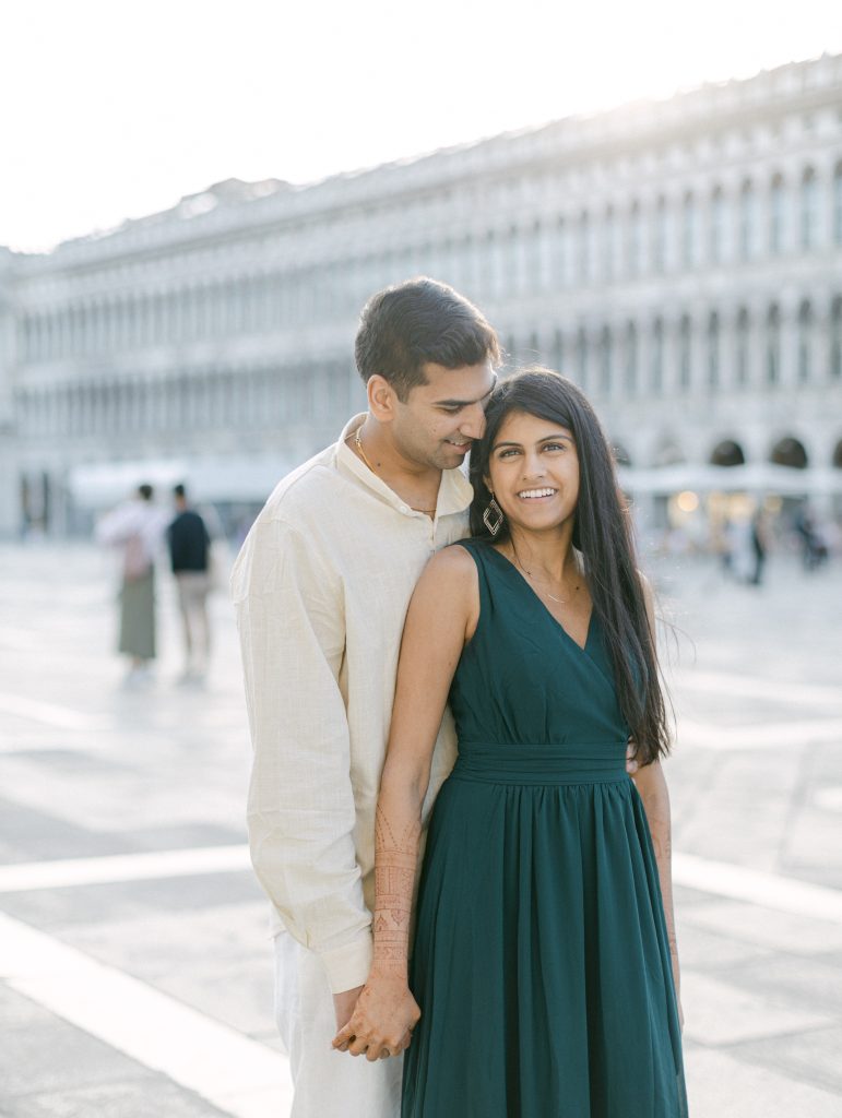 Sunny-Spring-photoshoot-in-Venice-to-kick-off-the-honeymoon
