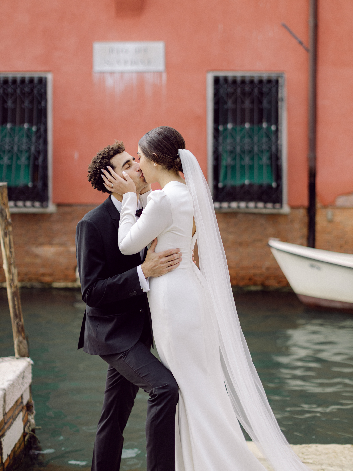 Intimate-Greek-wedding-in-Venice-in-November