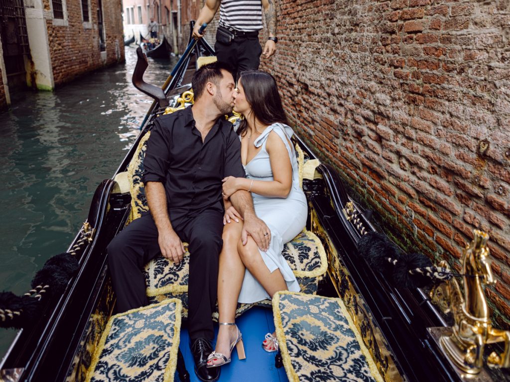Couple photoshoot in Venice between Piazza San Marco, Arsenale, Castello