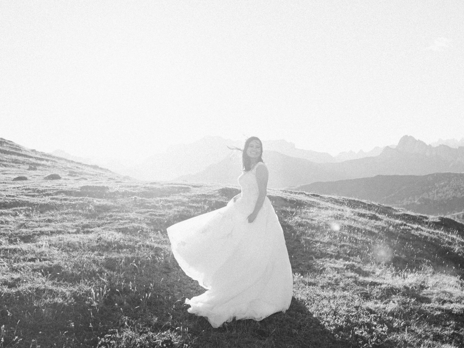 Elopement-Dolomites-Wedding-Sunset-Shoot-at-Passo-Giau-Cortina