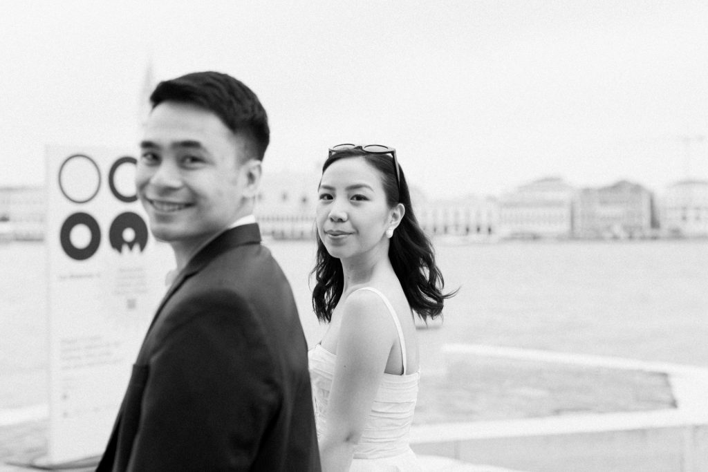 November-in-Venice-chic-couple-Photoshoot-watertaxi