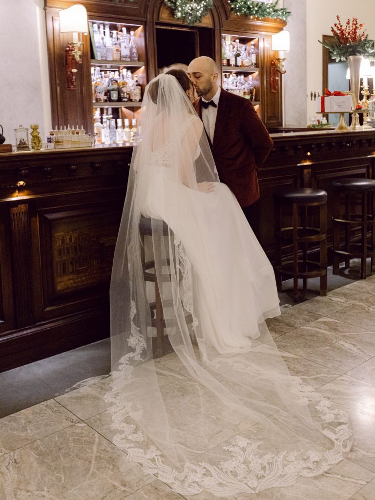 Elegant bridal portrait in Palazzo Gaddi Firenze