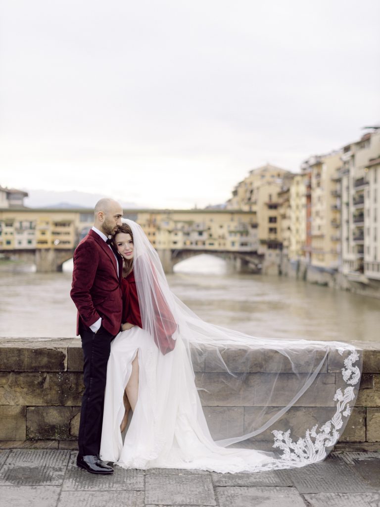 Romantic winter wedding portraits at Christmas in Florence