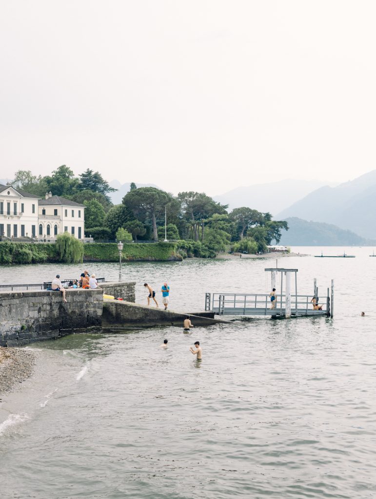 Villa-Melzi-Gardens-Honeymoon-photoshoot-in-Lake-Como