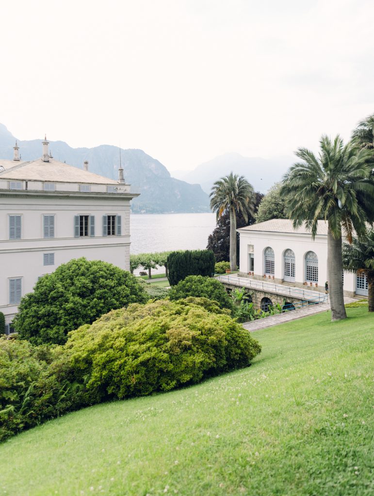Villa-Melzi-Gardens-Honeymoon-photoshoot-in-Lake-Como