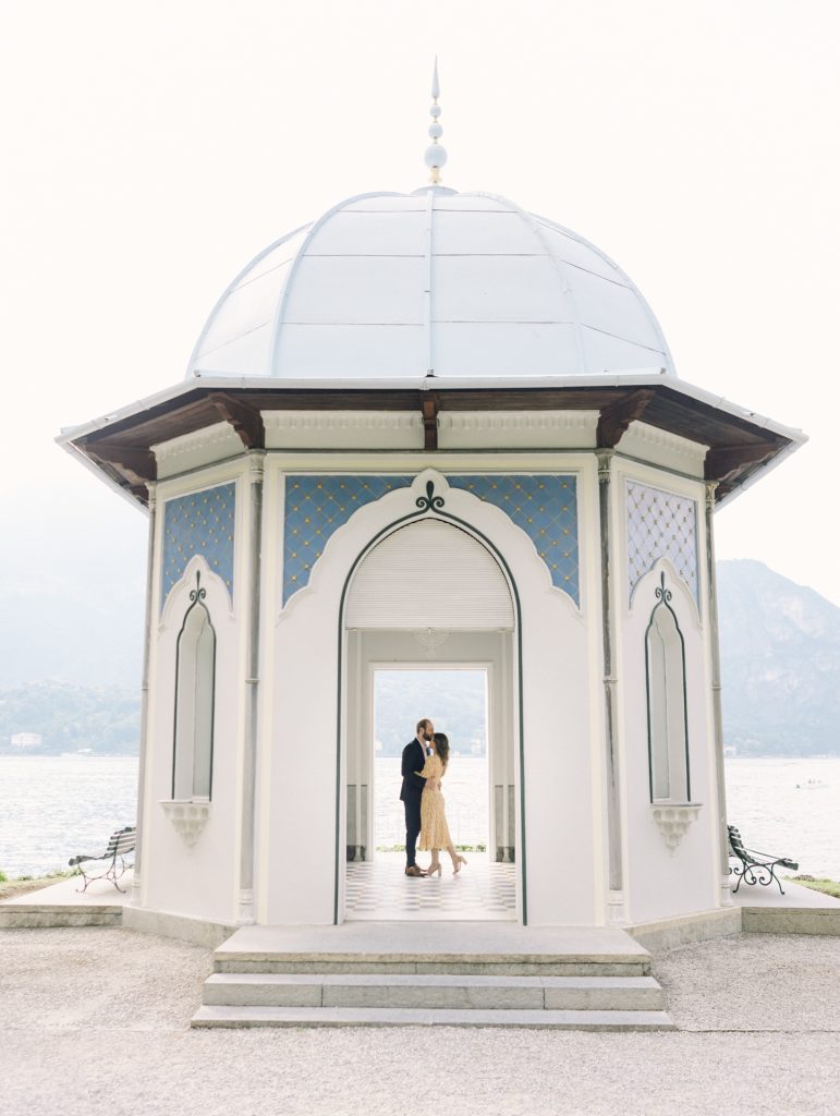 Villa-Melzi-Gardens-Honeymoon-photoshoot-in-Lake-Como