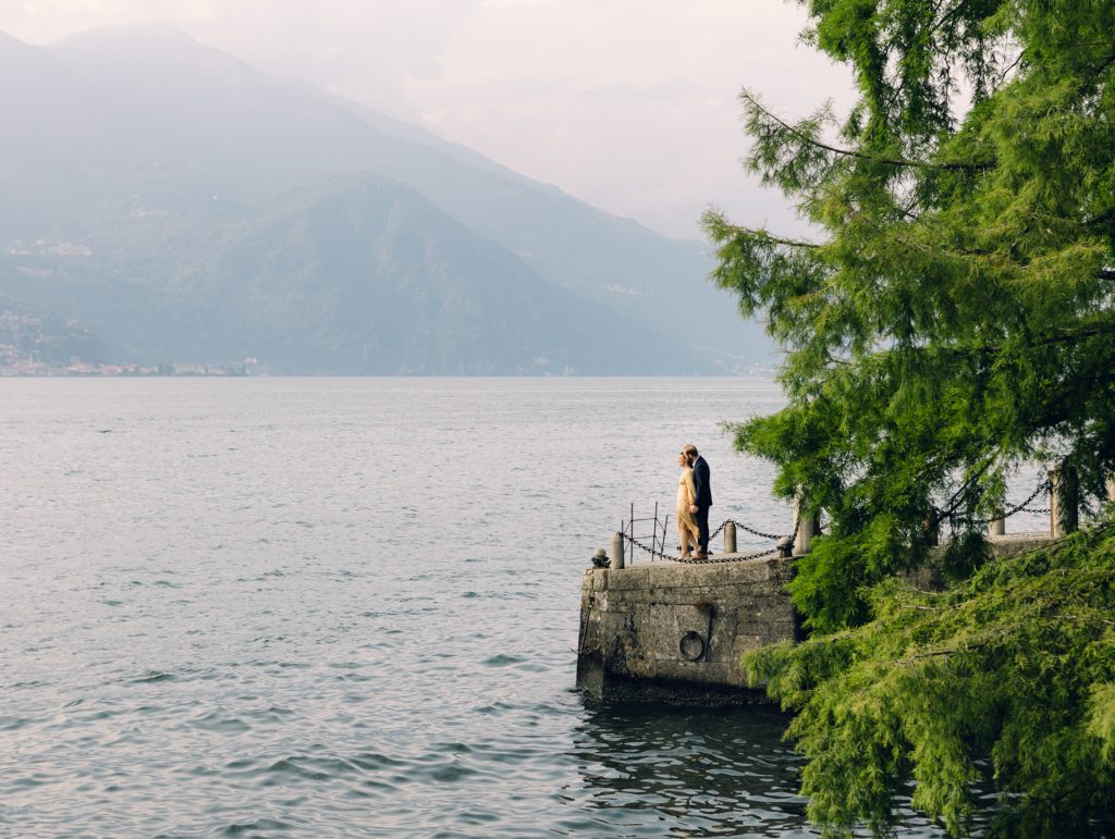 Villa-Melzi-Gardens-Honeymoon-photoshoot-in-Lake-Como