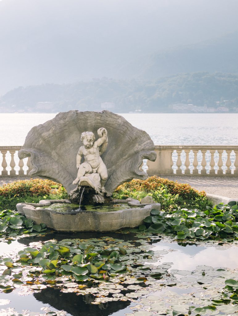 Villa-Melzi-Gardens-Honeymoon-photoshoot-in-Lake-Como