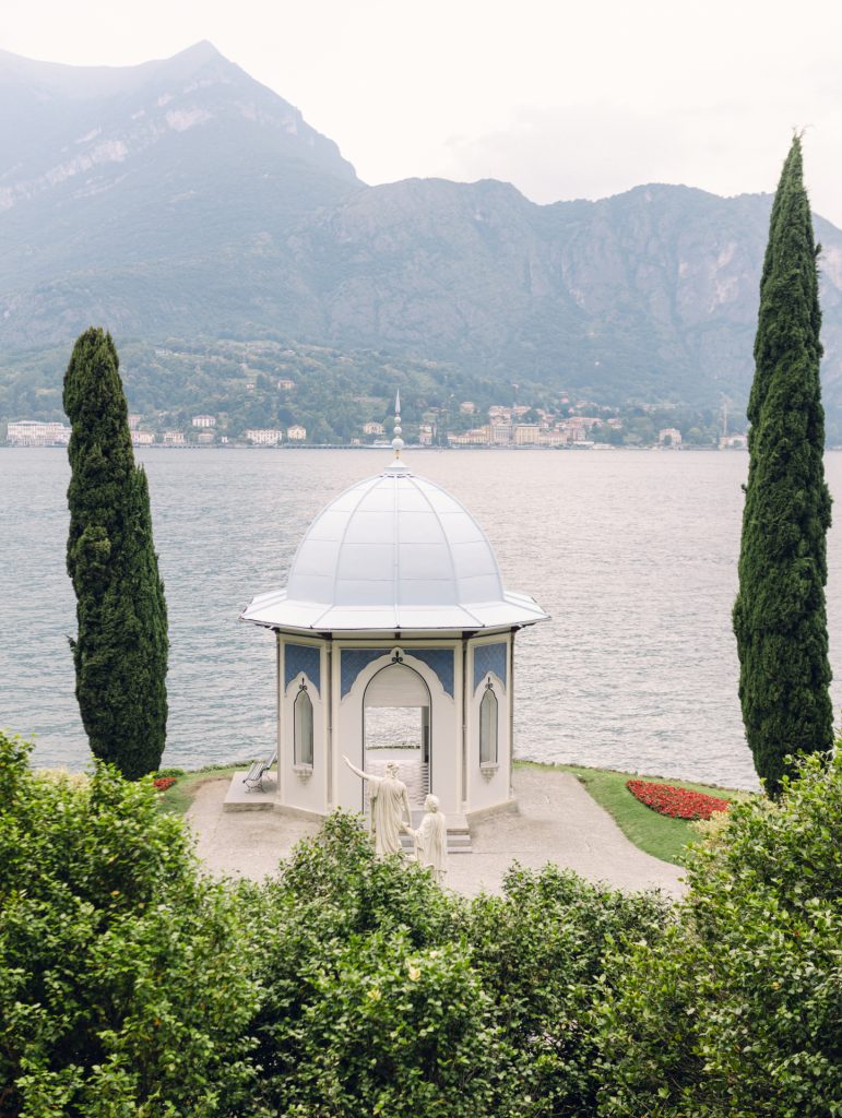 Villa-Melzi-Gardens-Honeymoon-photoshoot-in-Lake-Como