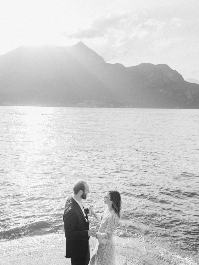 Villa-Melzi-Gardens-Honeymoon-photoshoot-in-Lake-Como