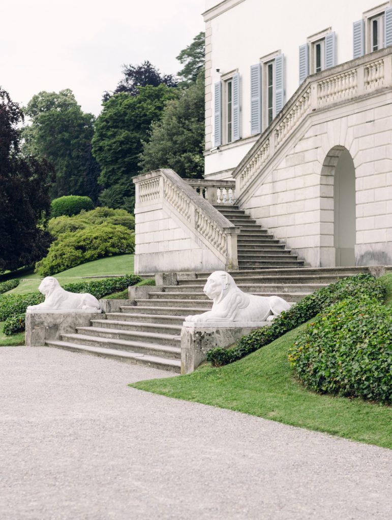 Villa-Melzi-Gardens-Honeymoon-photoshoot-in-Lake-Como
