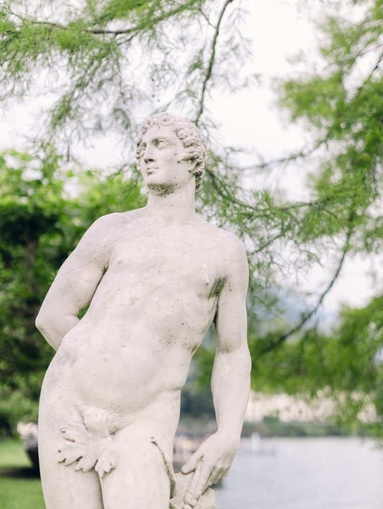 Villa-Melzi-Gardens-Honeymoon-photoshoot-in-Lake-Como