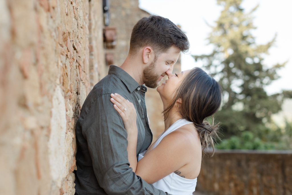 Honeymoon-in-Tuscany-Pienza-Italy-Sunset-Photoshoot