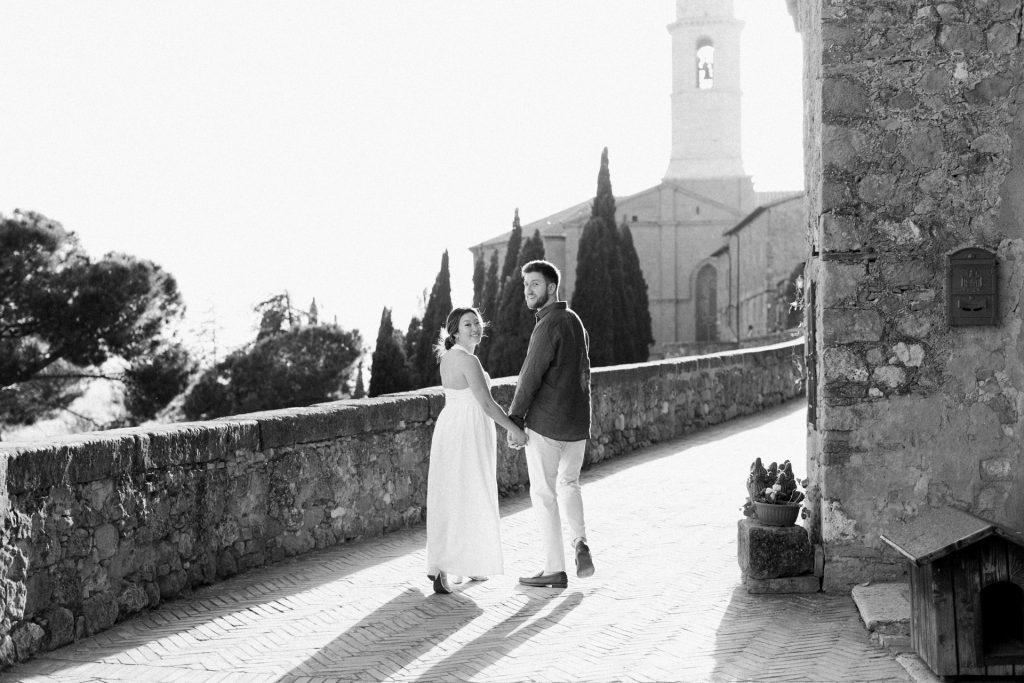 Honeymoon-in-Tuscany-Pienza-Italy-Sunset-Photoshoot