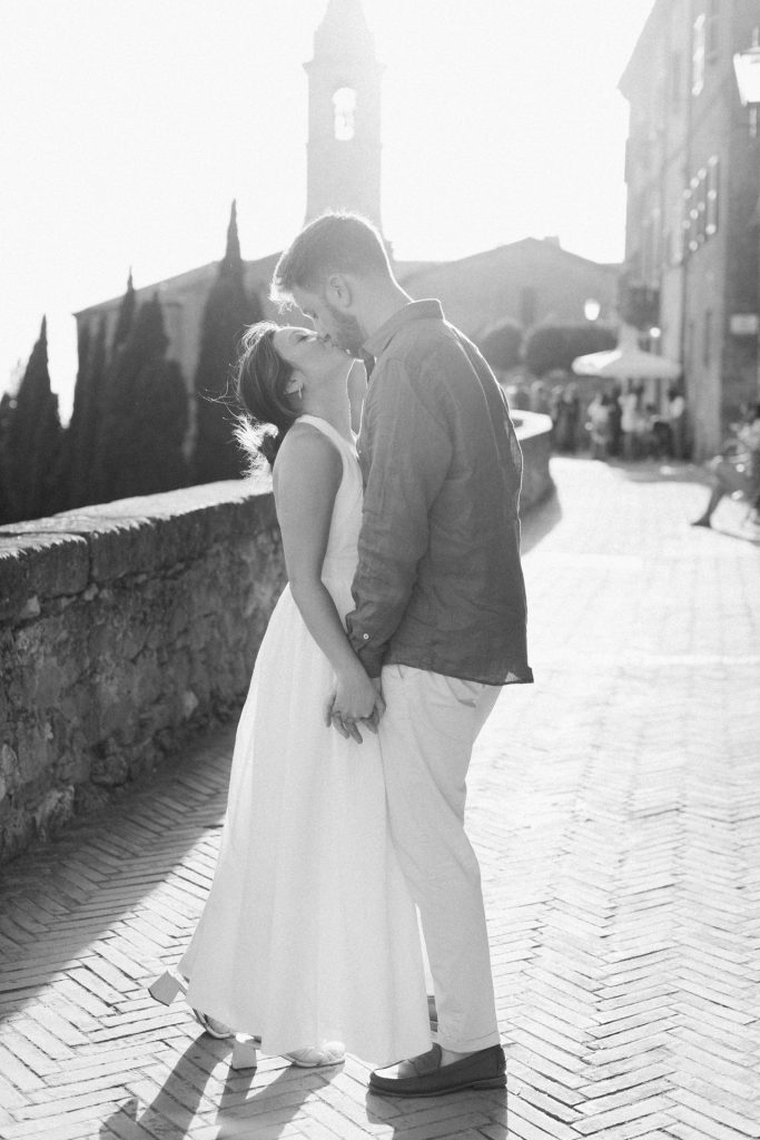 Honeymoon-in-Tuscany-Pienza-Italy-Sunset-Photoshoot
