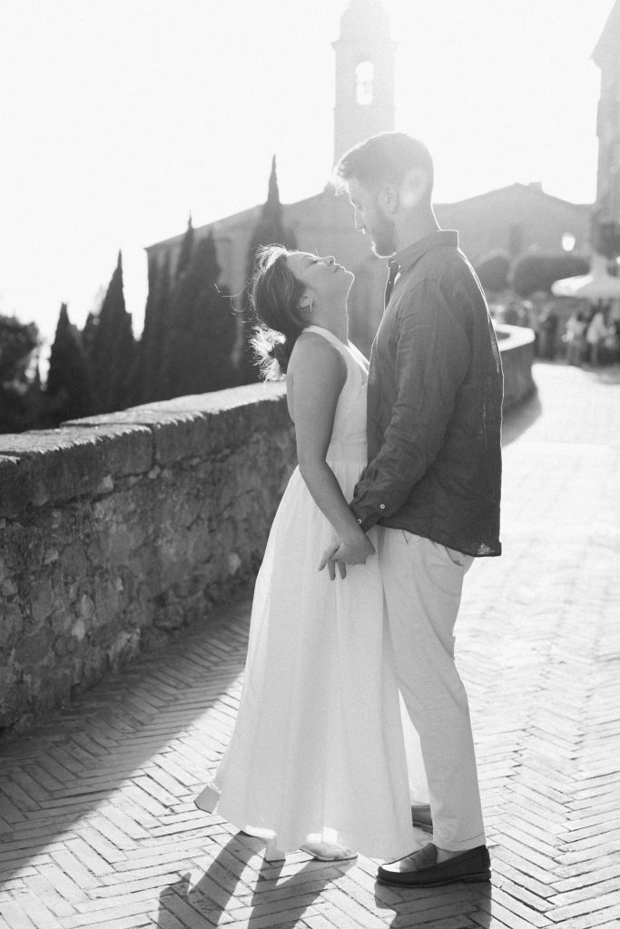 Honeymoon-in-Tuscany-Pienza-Italy-Sunset-Photoshoot