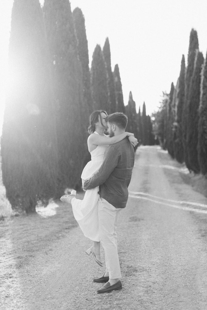 Honeymoon-in-Tuscany-Pienza-Italy-Sunset-Photoshoot