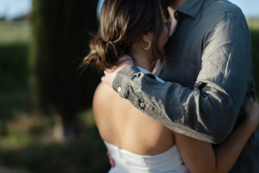 Honeymoon-in-Tuscany-Pienza-Italy-Sunset-Photoshoot
