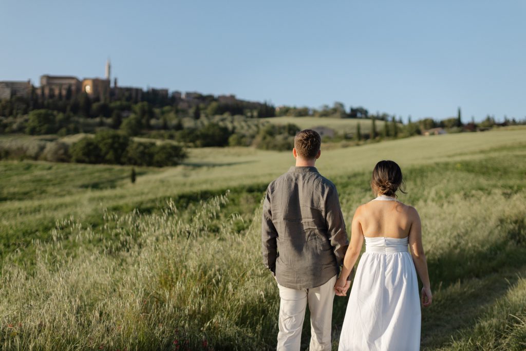 Honeymoon-in-Tuscany-Pienza-Italy-Sunset-Photoshoot