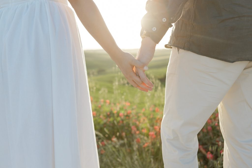 Honeymoon-in-Tuscany-Pienza-Italy-Sunset-Photoshoot
