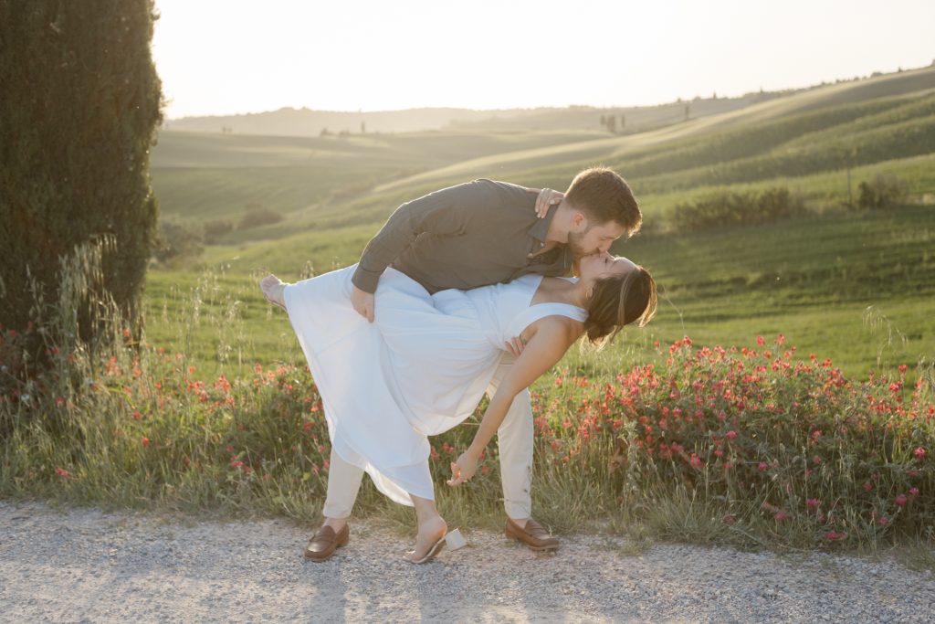 Honeymoon-in-Tuscany-Pienza-Italy-Sunset-Photoshoot