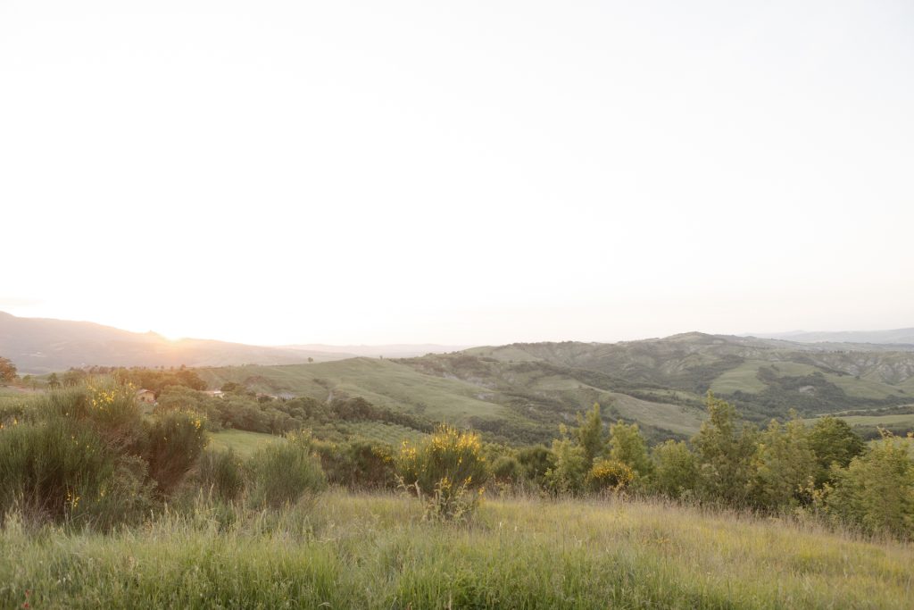 Honeymoon-in-Tuscany-Pienza-Italy-Sunset-Photoshoot