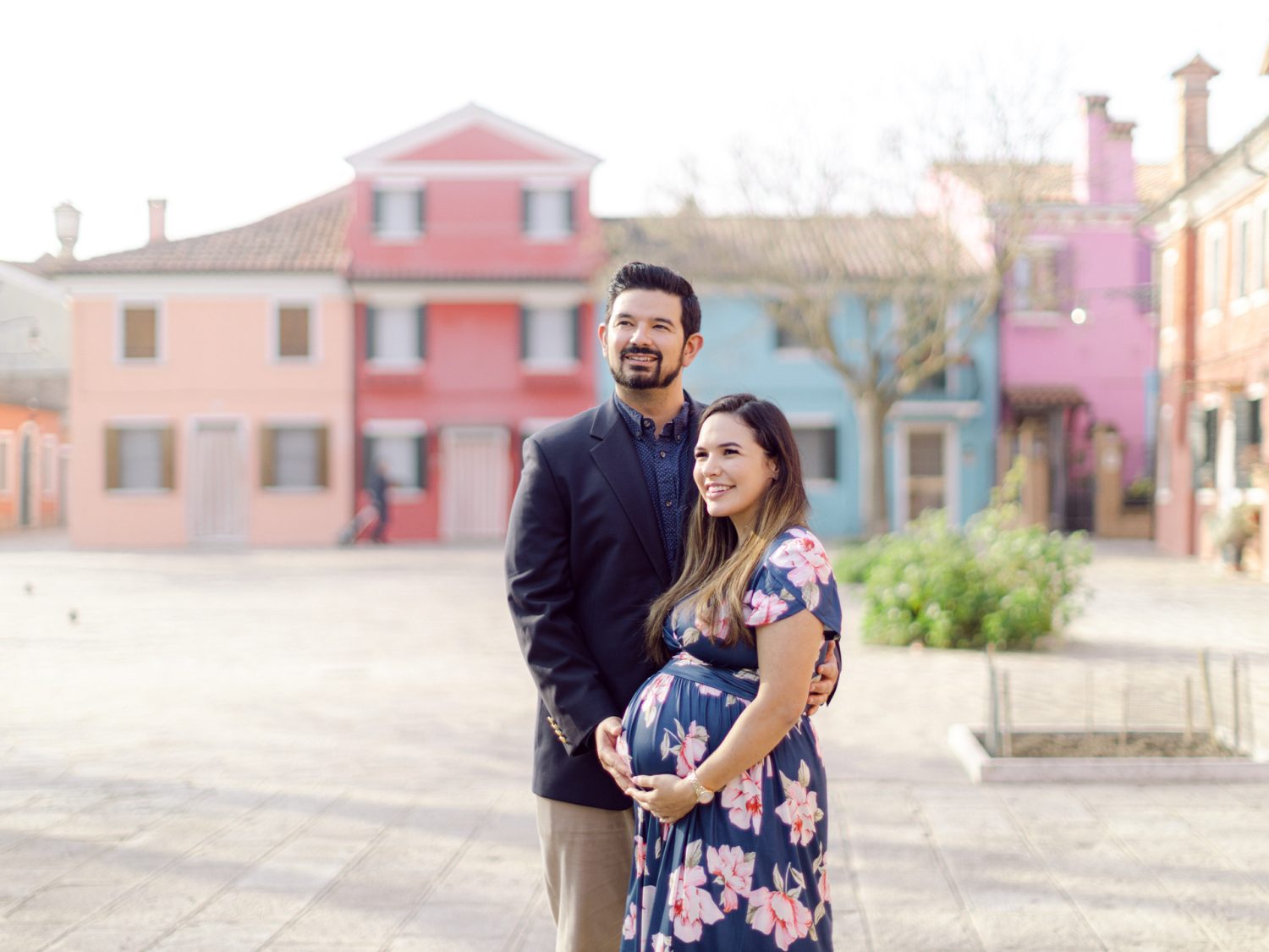Maternity-photo-session-in-Burano-magical-babymoon-in-Venice