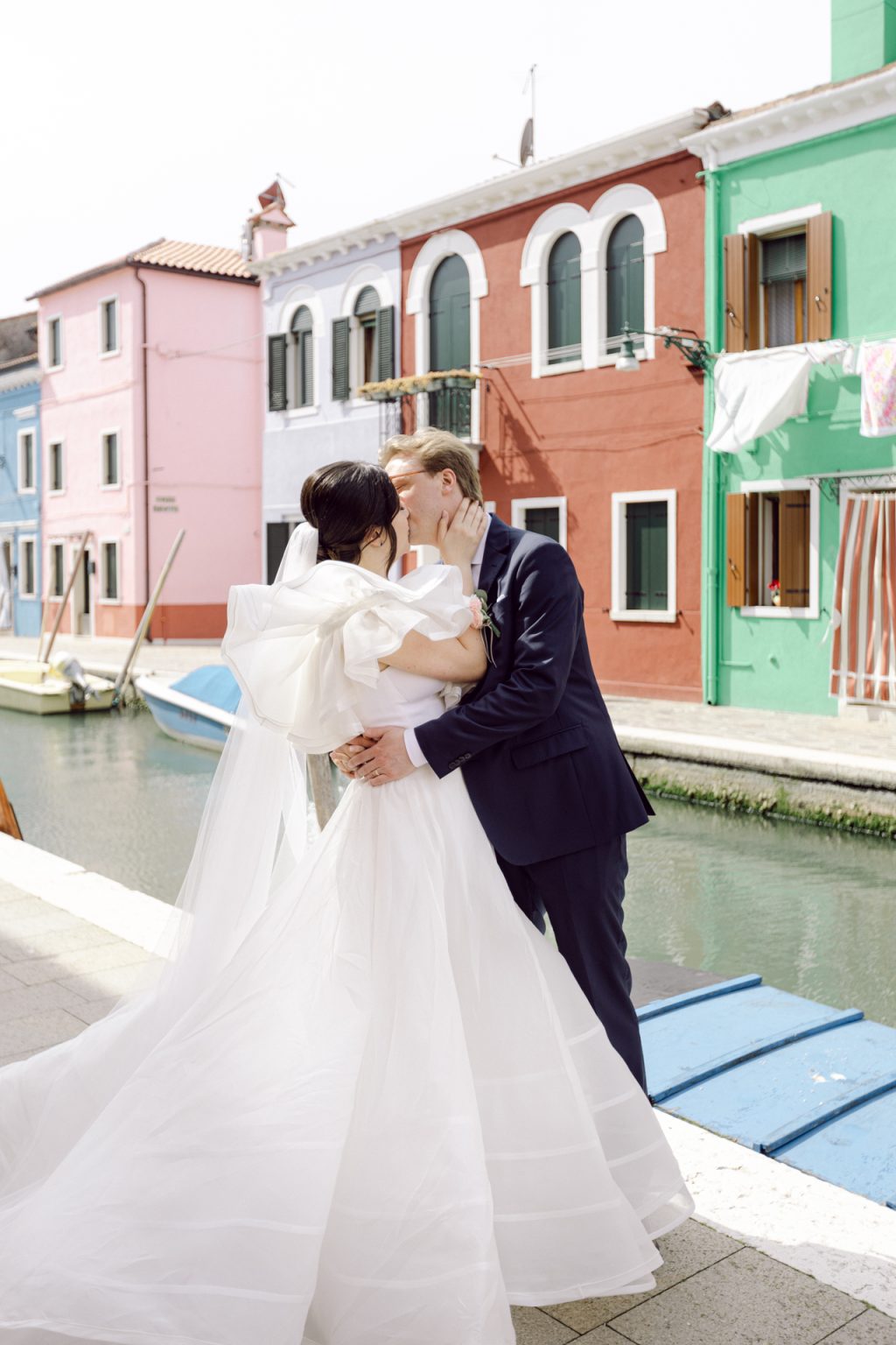 Wedding-Photographer-in-Italy-Burano-Venice-destination-wedding-portrait